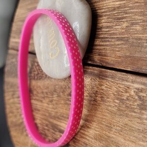 B2823 polka dotted pink silicone bracelet